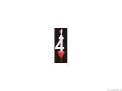 4 Kerze mit Herzform in der Zahl 4