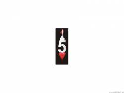 5 Kerze mit Herzform in der Zahl 5