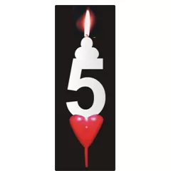 5 Kerze mit Herzform in der Zahl 5