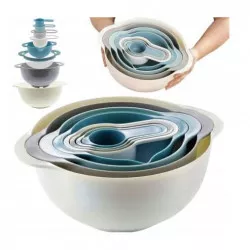 Set von 8 Teilen Schüsseln, Messbechern, Siebenen